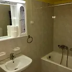Argo Near Nafplio アパートホテル 3*