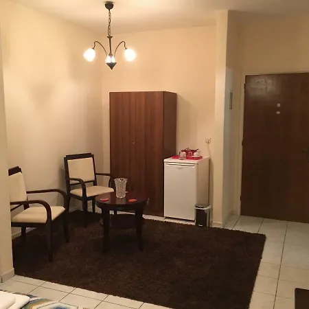 Argo Near Nafplio 公寓式酒店 新基奥斯