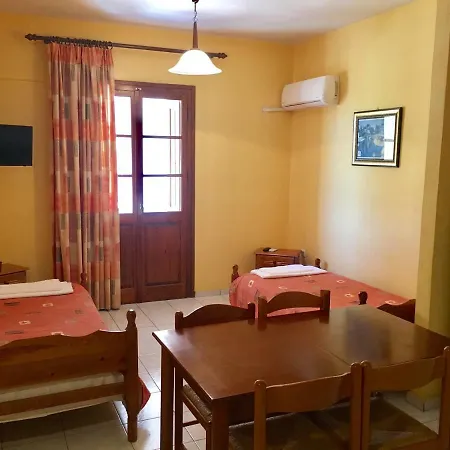 Argo Near Nafplio アパートホテル 3*